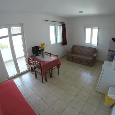 Tasteful Apartment In Zadar With Balcony *